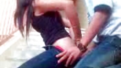 Tres personas con máscaras llevaron a la niña al bosque y la dejaron ir en círculo. videos xxx gratis maduras