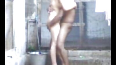 Una linda chica asiática disfruta de un popular juguete para chicas solteras serviporno lesbianas maduras en Japón.