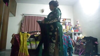 Él maduras mexicana observa cómo la chica en forma hace ejercicio desnuda y se la arroja sobre su culo de polla dura.