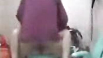 Una morena videos de maduras x de magníficas tetas regala al guapo un día inolvidable.