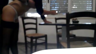 Los chicos desgarran el culo delicioso con veteranas pornos dos miembros.
