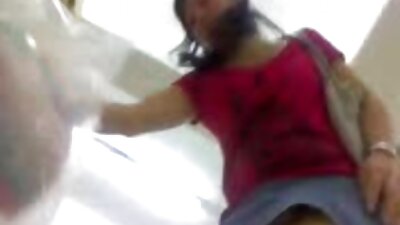 El jefe está loco por las apetitosas maduras españolas follando tetas regordetas de la secretaria pelirroja.